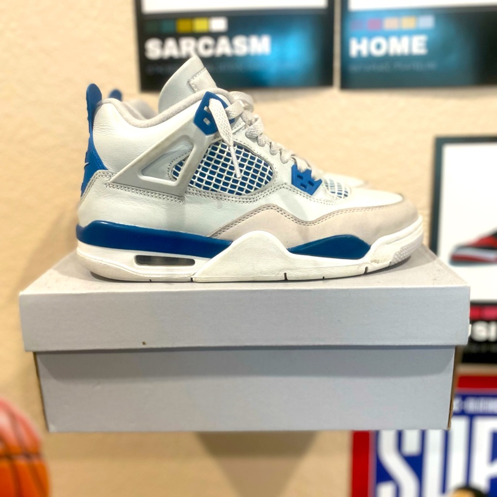 Retro Jordan 4’s Military Blue size 6.5y